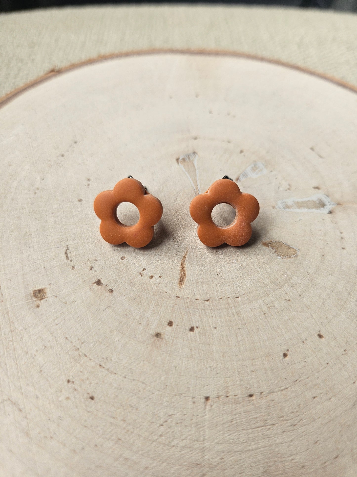 Brown Retro Flower Stud Earrings