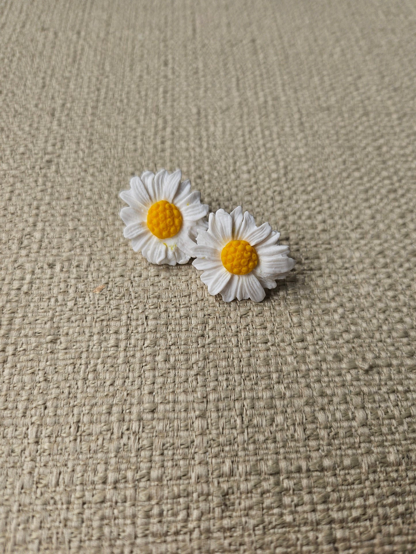 White Daisy Stud Earrings