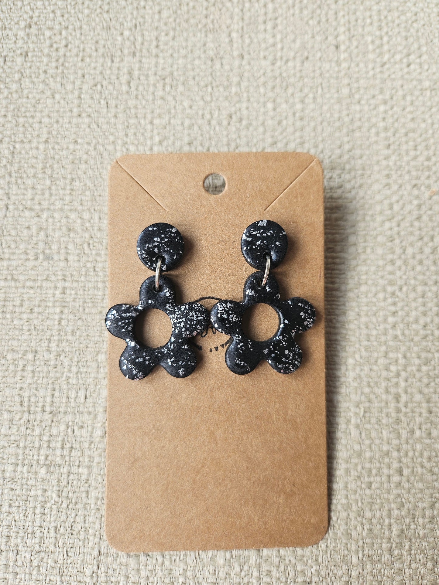 Black Retro Flower Earrings - Daisy Dangles