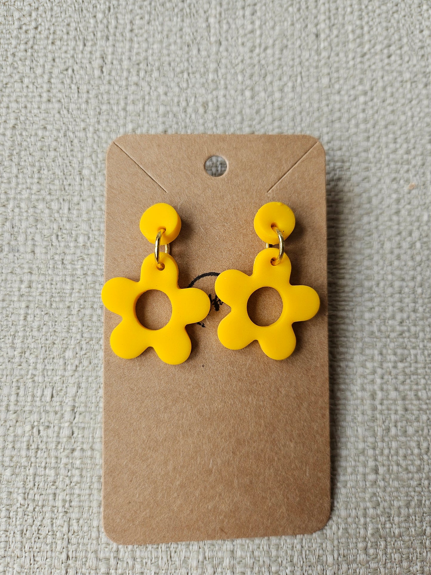 Yellow Retro Flower Earrings - Daisy Dangles