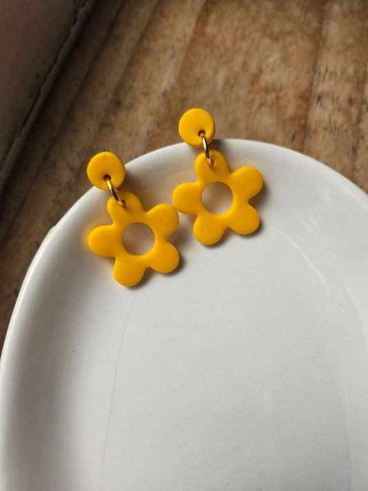 Yellow Retro Flower Earrings - Daisy Dangles