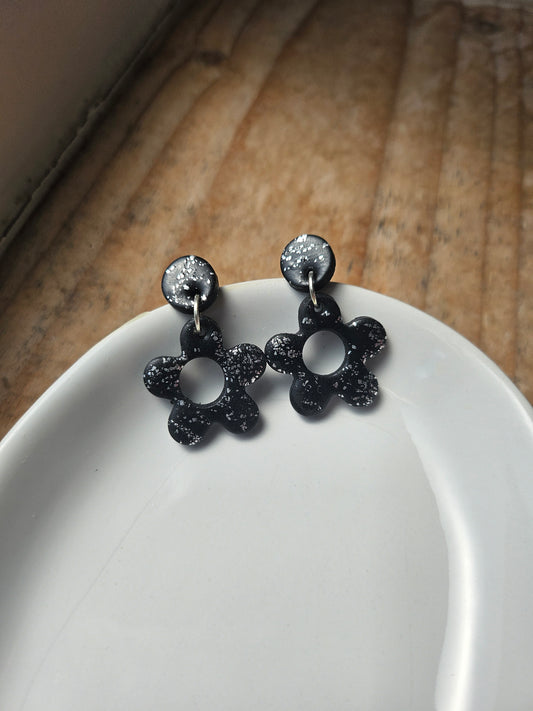 Black Retro Flower Earrings - Daisy Dangles