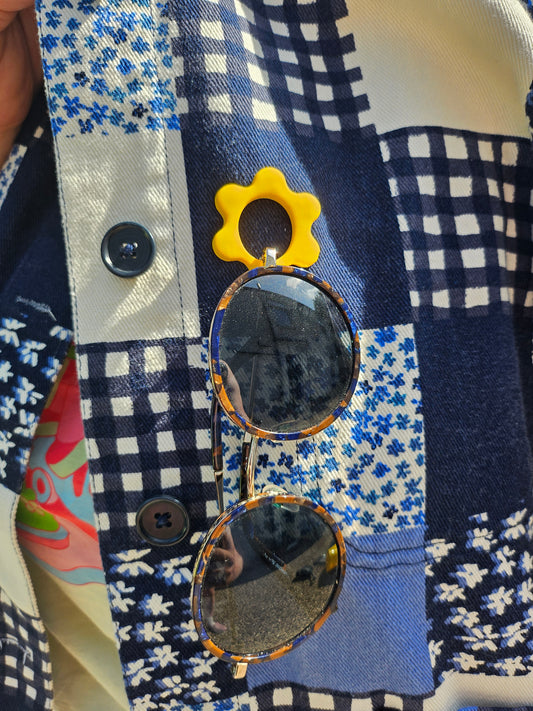 Glasses Holder Brooch Pin Badge